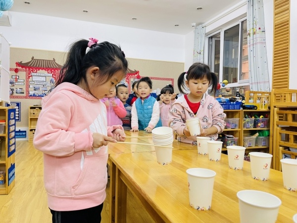 室內遊戲「嗨」翻天——北京市大興區第二幼兒園總園啟動特殊天氣體育鍛煉預案