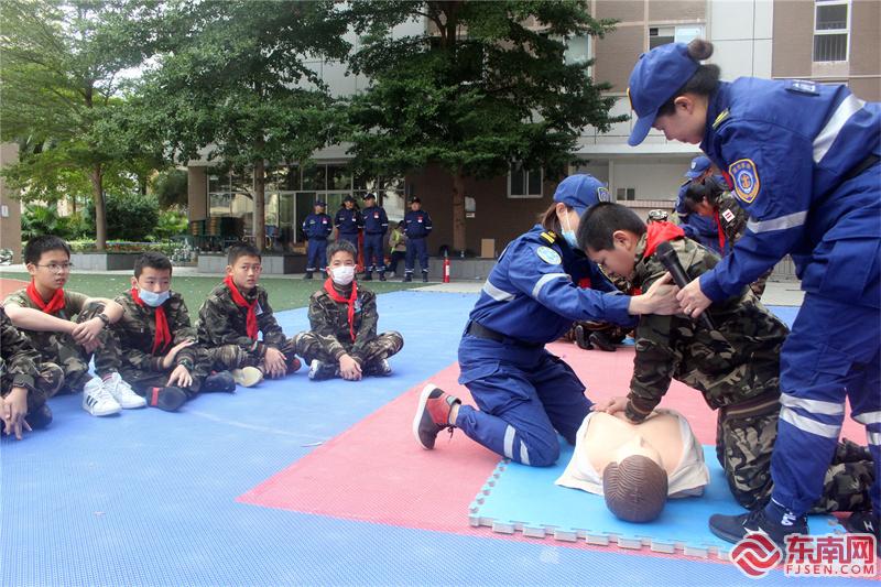 福州市铜盘中心小学有了“小曙光”救护队(图4)