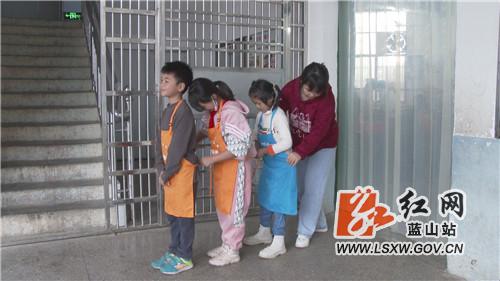 楠市中心小學(xué)在“吃喝玩樂(lè)”中落實(shí)“雙減”(圖1) 楠市中心小學(xué)在“吃喝玩樂(lè)”中落實(shí)“雙減”(圖1)