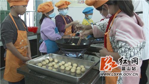 楠市中心小學(xué)在“吃喝玩樂(lè)”中落實(shí)“雙減”(圖2) 楠市中心小學(xué)在“吃喝玩樂(lè)”中落實(shí)“雙減”(圖2)