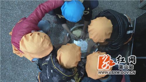 楠市中心小學(xué)在“吃喝玩樂(lè)”中落實(shí)“雙減”(圖4) 楠市中心小學(xué)在“吃喝玩樂(lè)”中落實(shí)“雙減”(圖4)