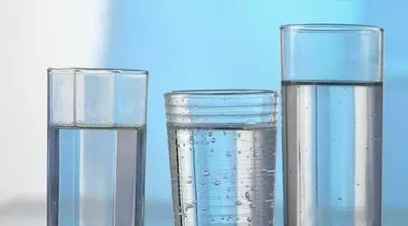 玻璃杯、不锈钢杯、塑料杯，告诉你用哪种杯子最安全