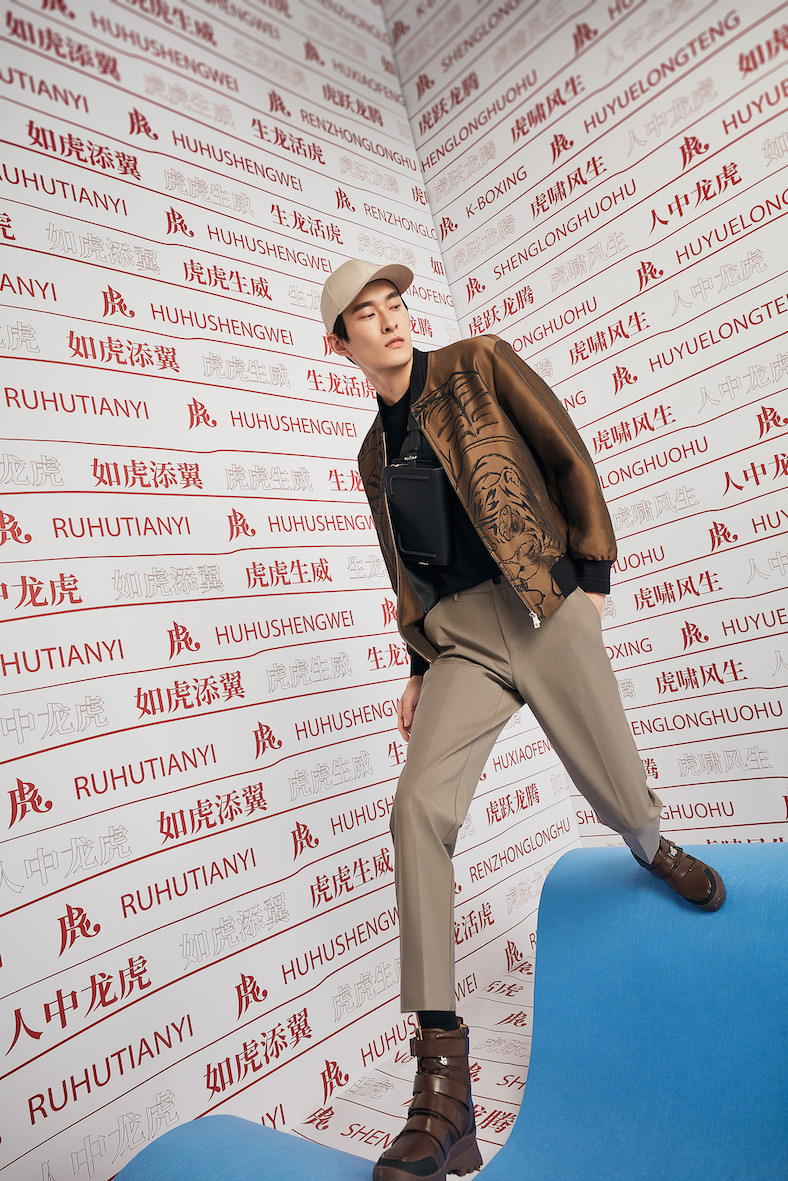 Fashion | 艺术展中演绎虎年穿搭 劲霸男装文化性诠释中国茄克