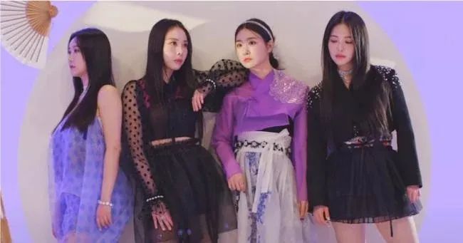 Brave Girls携师弟团拍摄「韩服」官方宣传片！登美国时代广场巨幕