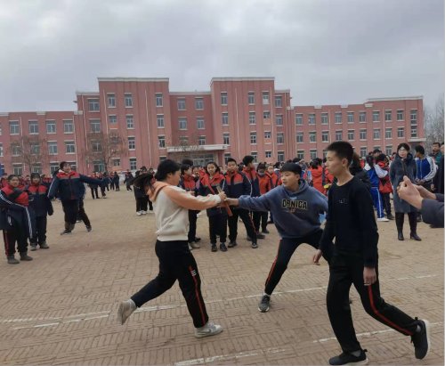 昌圖通江口中學(xué)開展了“紀(jì)念一二·九愛國運(yùn)動(dòng)”(圖1)