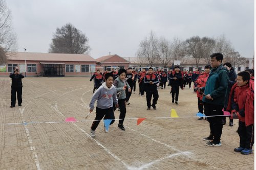 昌圖通江口中學(xué)開展了“紀(jì)念一二·九愛國運(yùn)動(dòng)”(圖2)