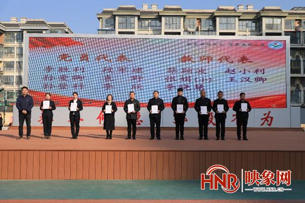 鄭東新區(qū)白沙小學(xué)開展“永遠(yuǎn)跟黨走”活動(圖1)