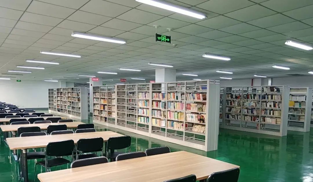 镇平县工艺美术中等职业学校图书馆开馆啦！