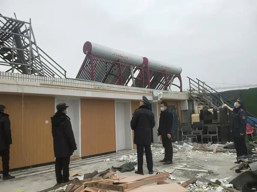 创建全国文明城市 平凉在行动 | 崆峒区：多处楼顶违法建筑被依法拆除
