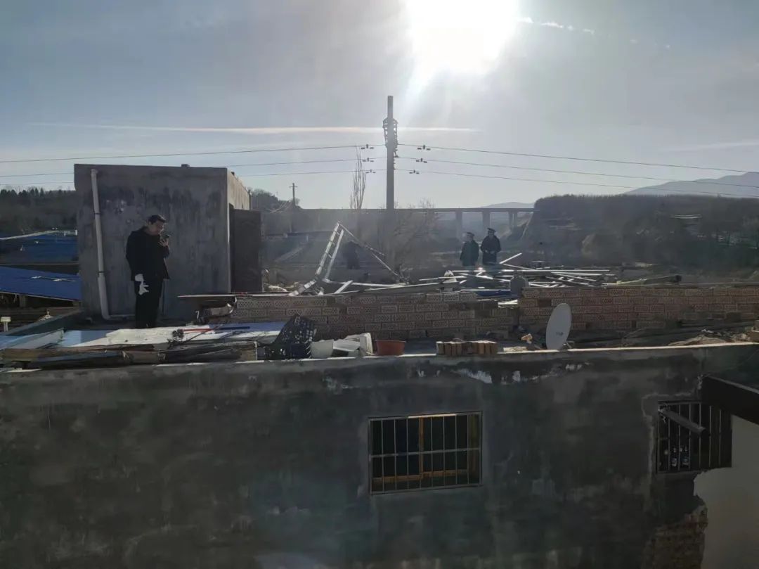 创建全国文明城市 平凉在行动 | 崆峒区：多处楼顶违法建筑被依法拆除