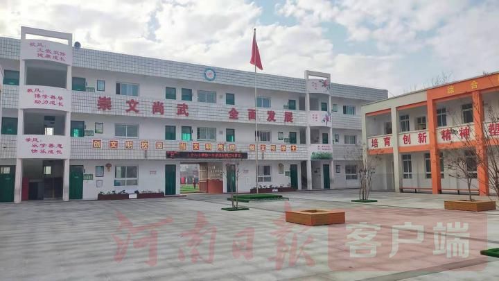 新鄉(xiāng)市高新區(qū)關堤鄉(xiāng)大介山小學“煥然一新”(圖1)