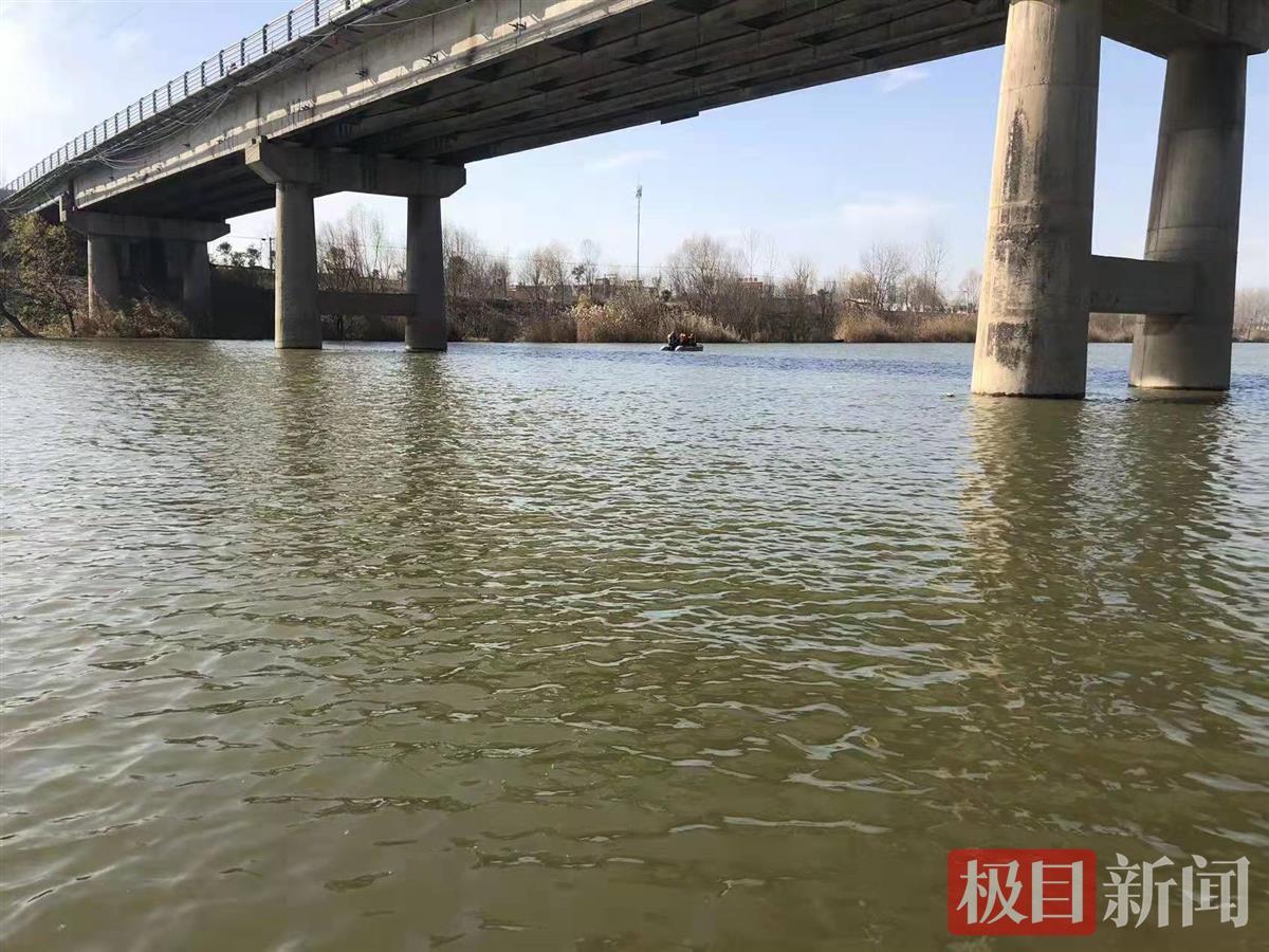 安徽一孕妇失联9天疑似跳桥，数十救援人员河面搜寻