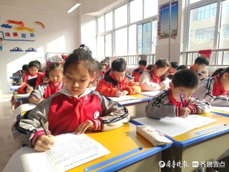 定陶区第四实验小学举行学生习作比赛活动(图1)