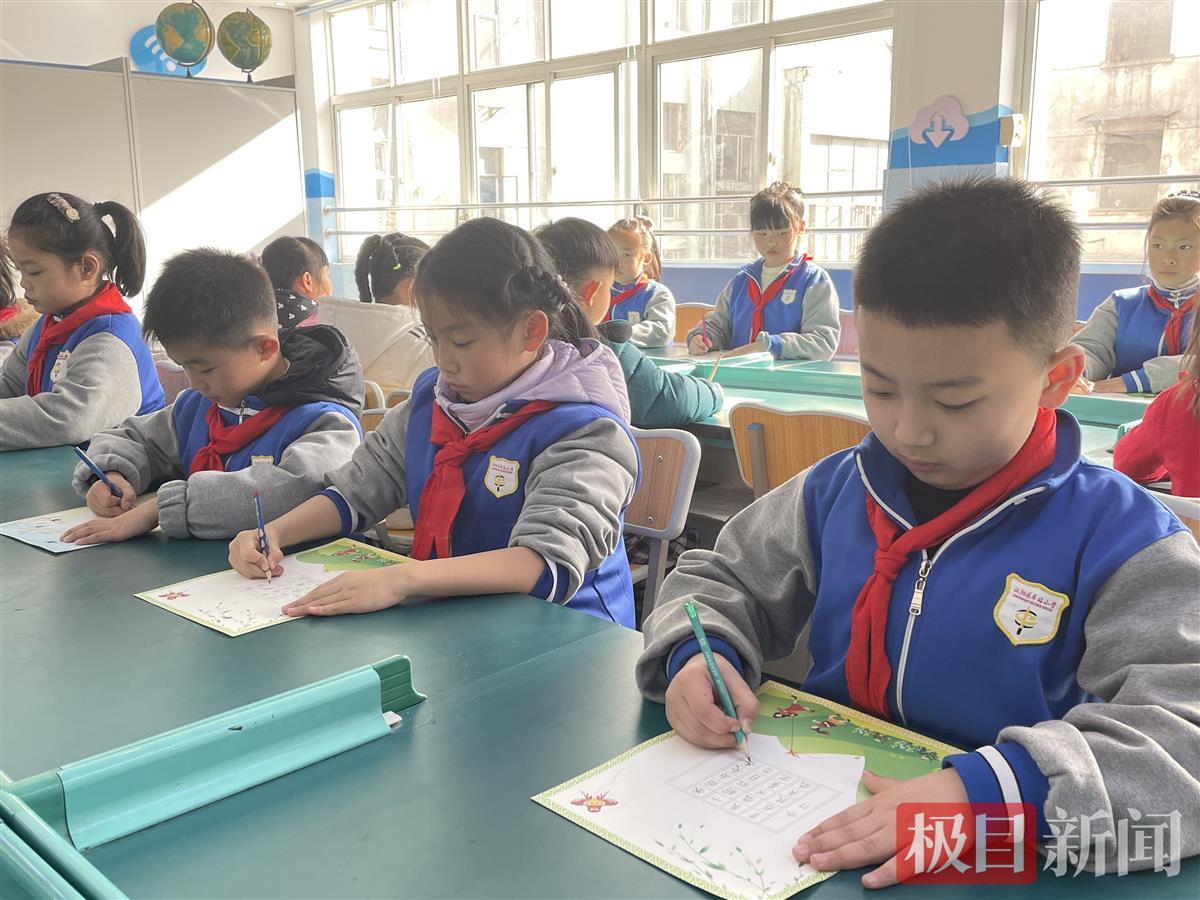 武汉市汉阳区车站小学举行书法大PK(图1)