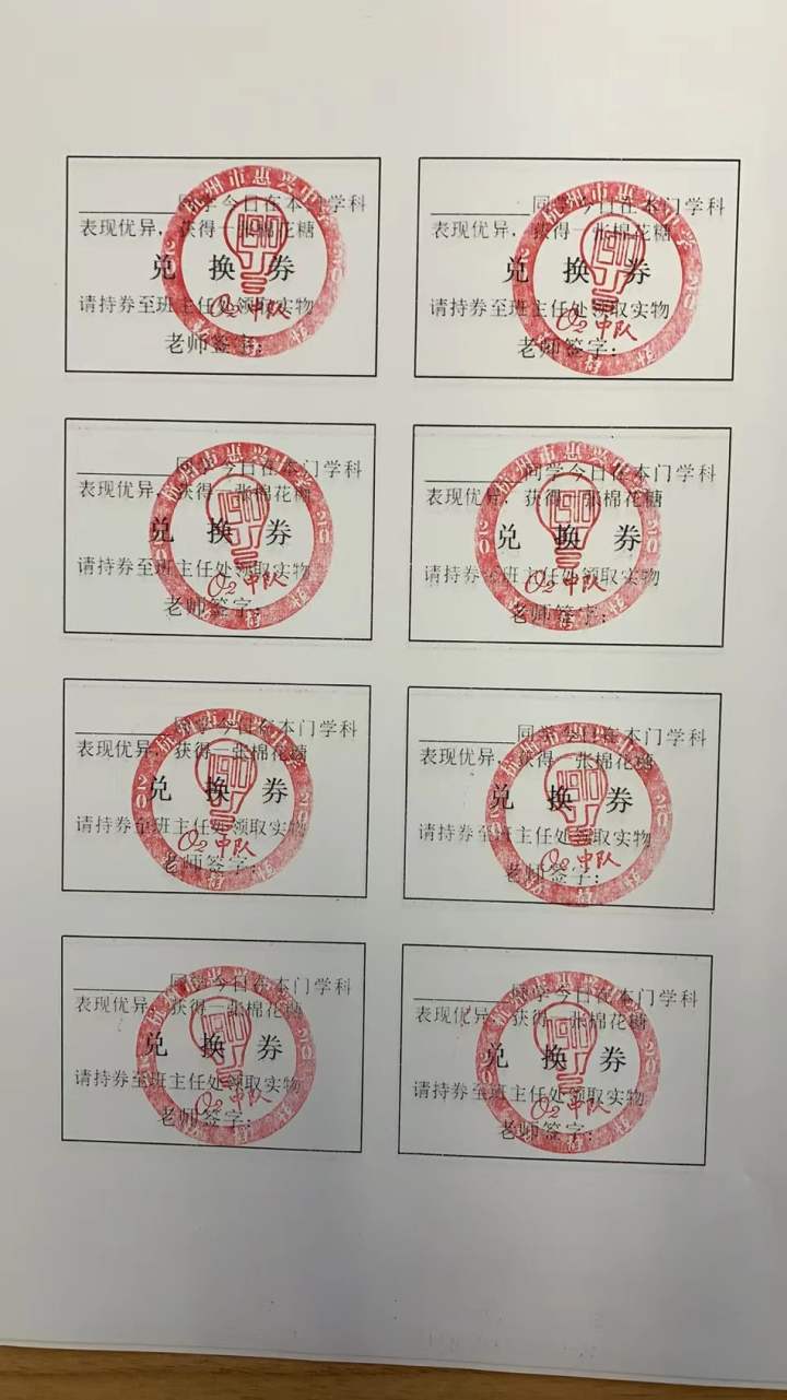 人手一朵“蓬蓬云”！收到这个礼物后，这些同学顿时成了校园里最靓的仔