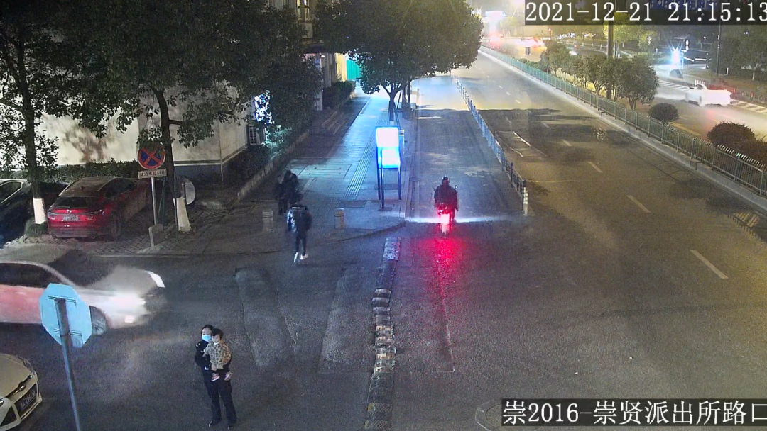 夜晚街頭，杭州2歲女孩後面跟著3個陌生人！有人一把將她抱起，結局亮了 相親聯誼 第3張