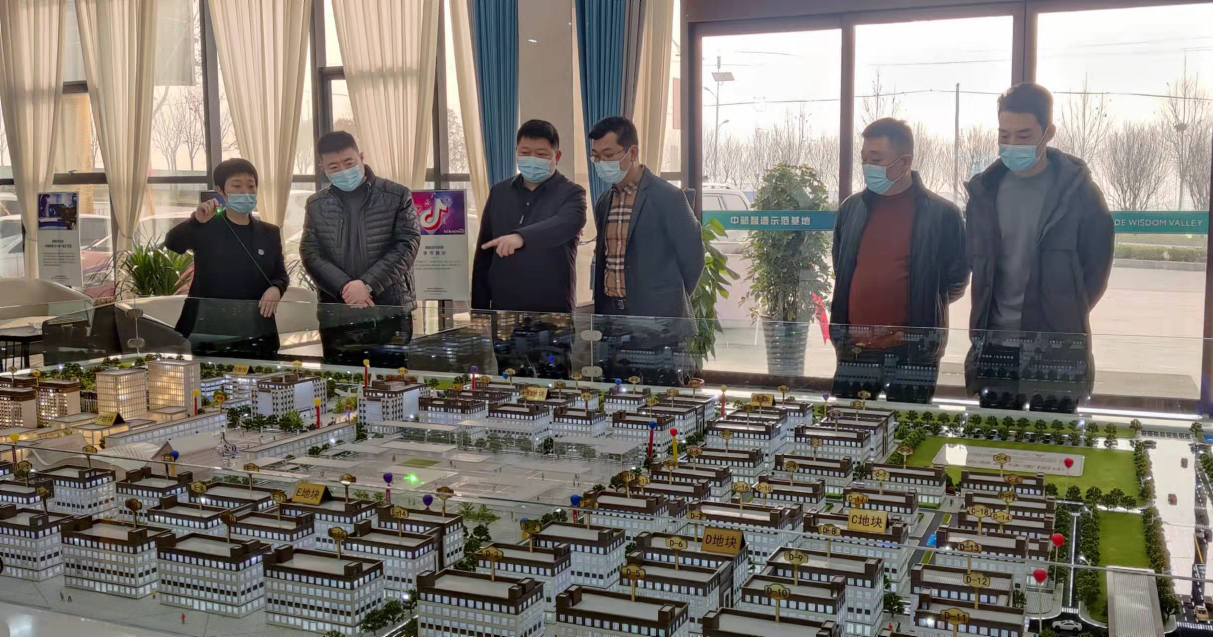中华文化促进会文化旅游产业委员领导深入镇平玉石智谷产业园调研