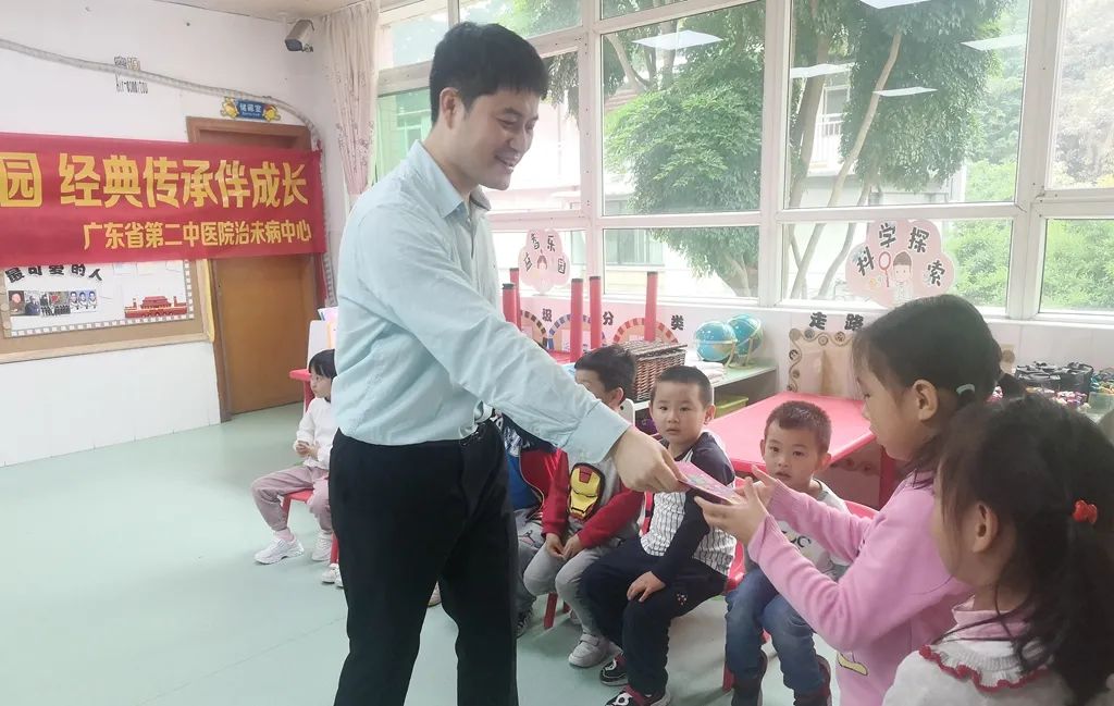 中医中药健康服务行：中医药文化小课堂进到幼儿园，让小朋友感受传统文化的魅力