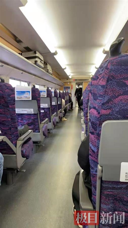 液化气车泄漏致京沪高铁部分列车晚点，有乘客滞留南京两个多小时