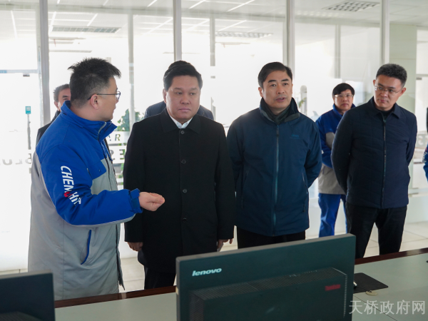 区委副书记、区长亓伟到园区走访企业