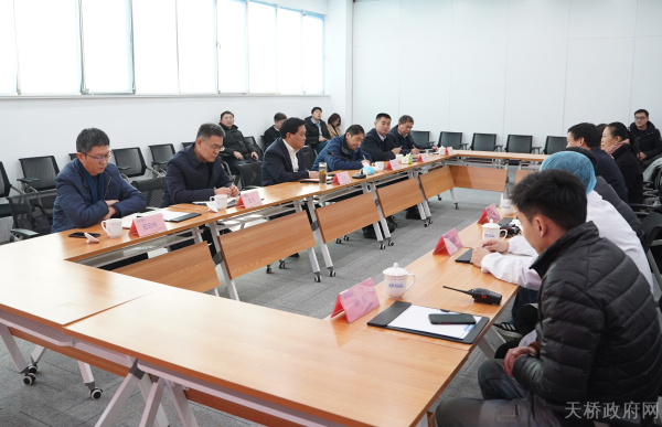 区委副书记、区长亓伟到园区走访企业