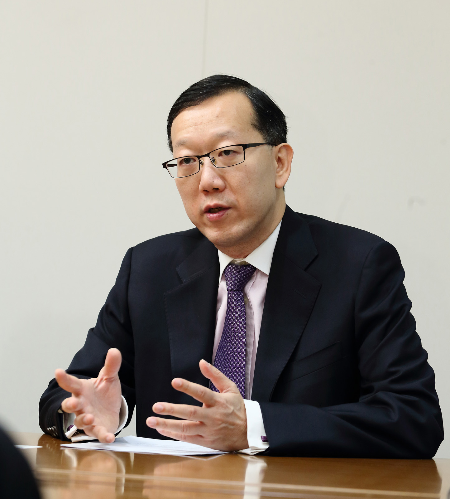 积极推进增持瑞银证券股份