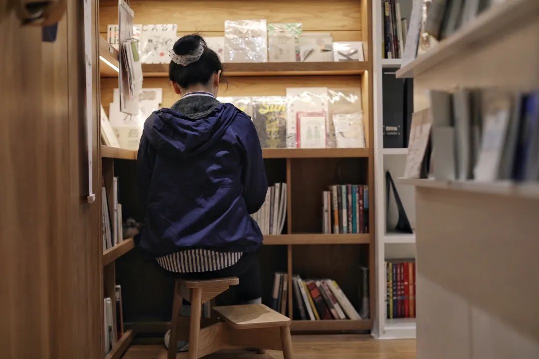 90後女孩的不同人生：65㎡的家變成了神仙圖書館，太治愈了吧